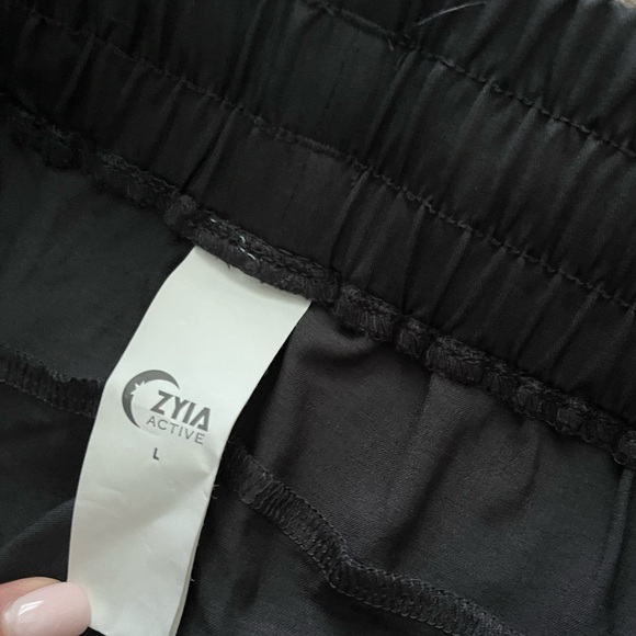 Zyia Joggers - Picture 3 of 4